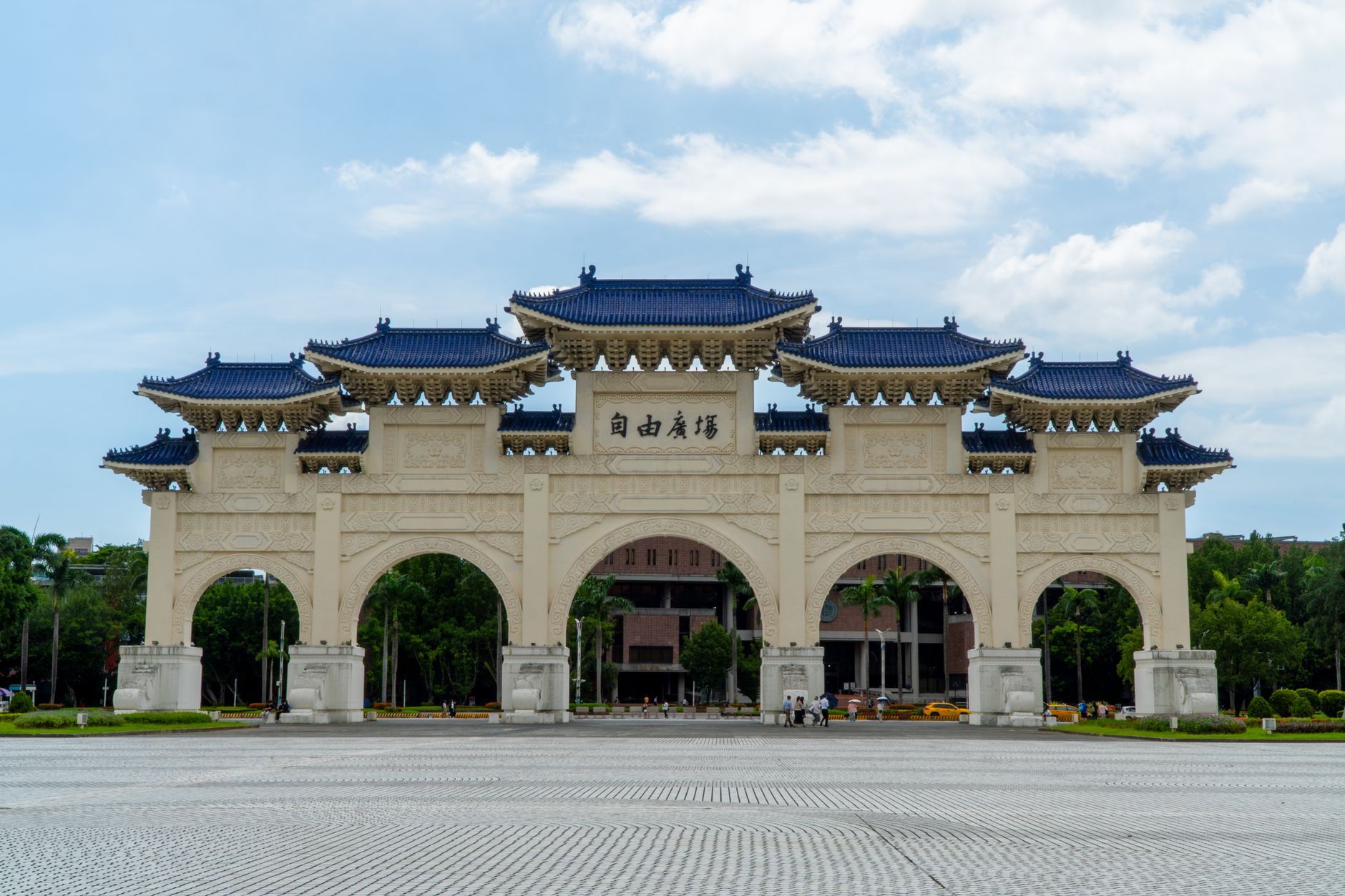 The iconic Liberty Square Arch under a clear sky in Taipei, Taiwan, showcasing traditional architecture.