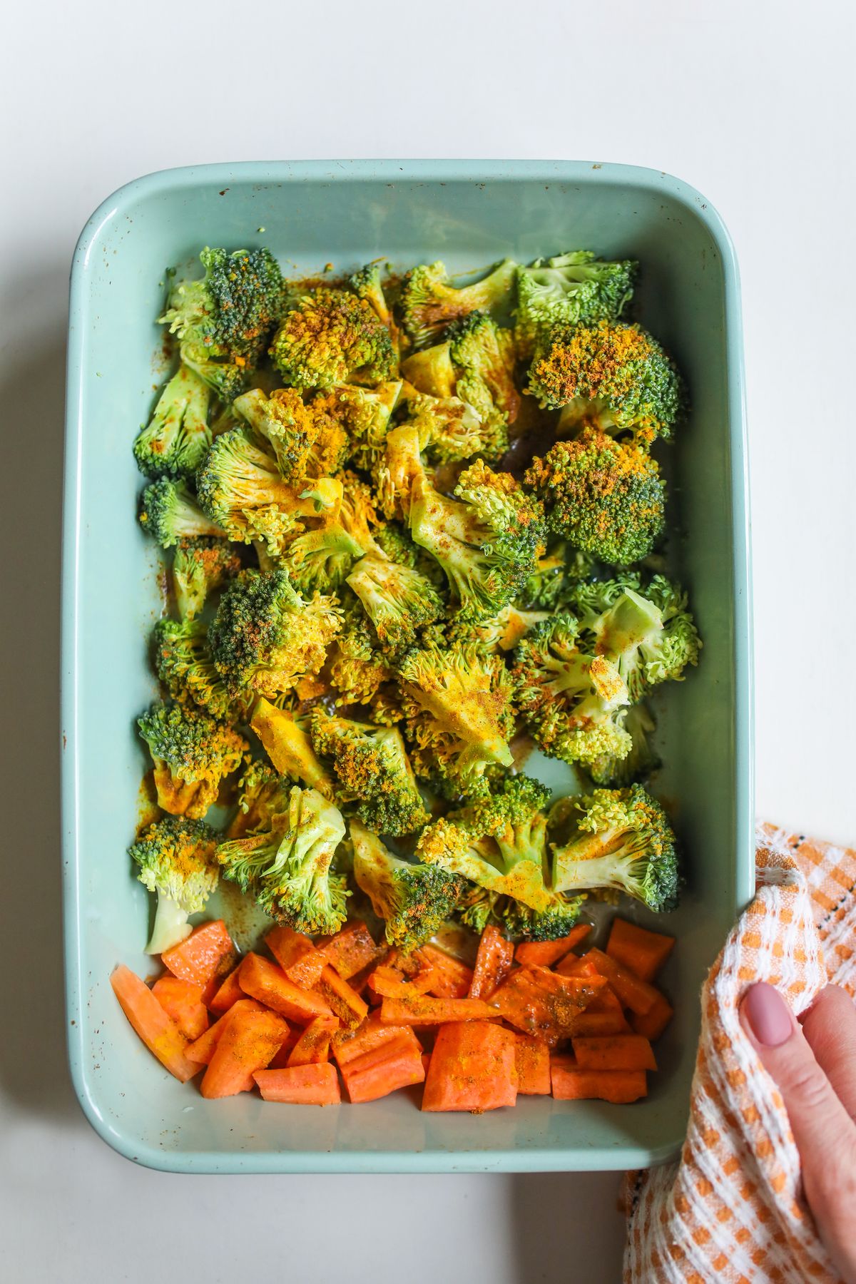 Verduras cocinadas en una bandeja