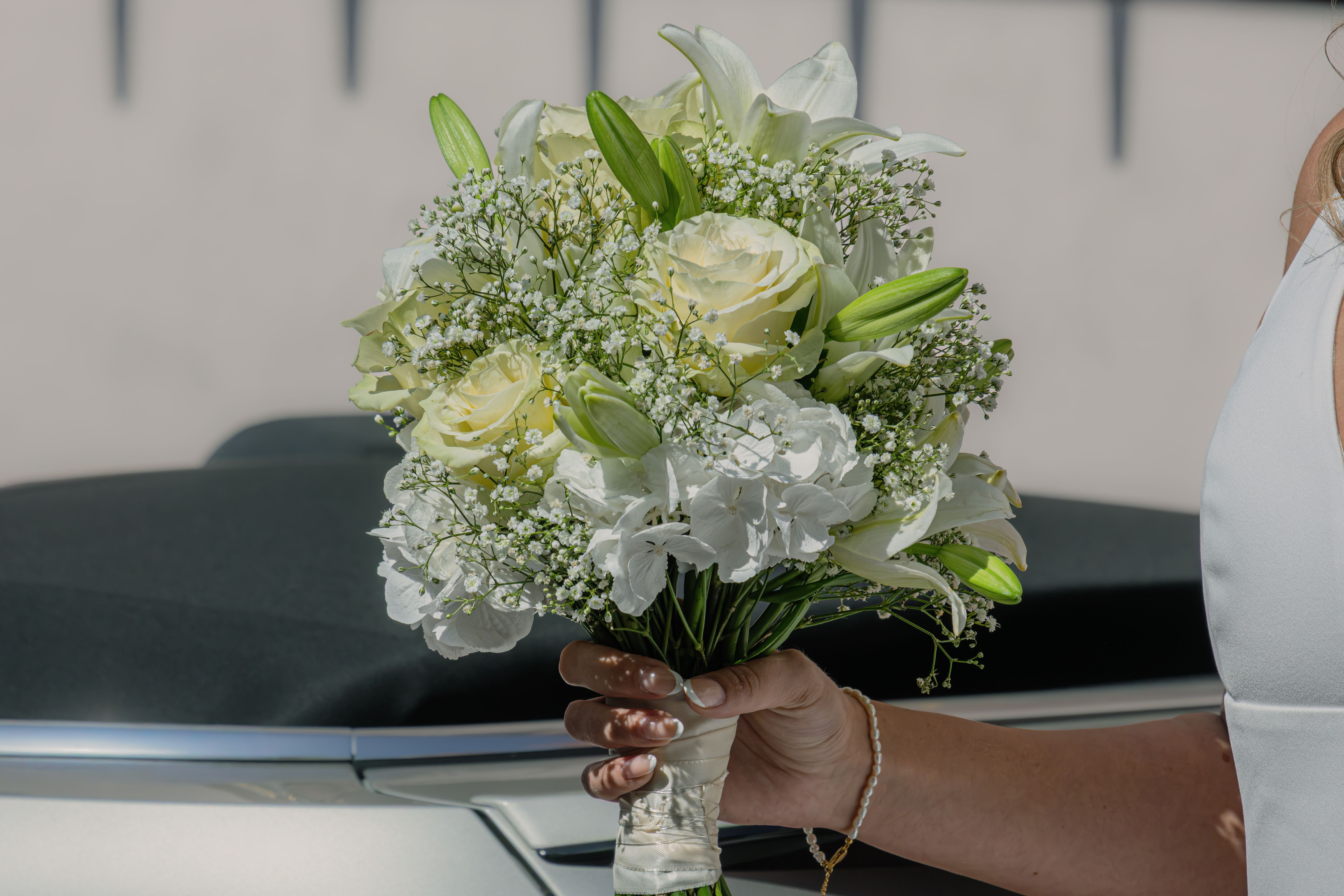 Klassischer Blumenstrauß mit saisonalen Blumen