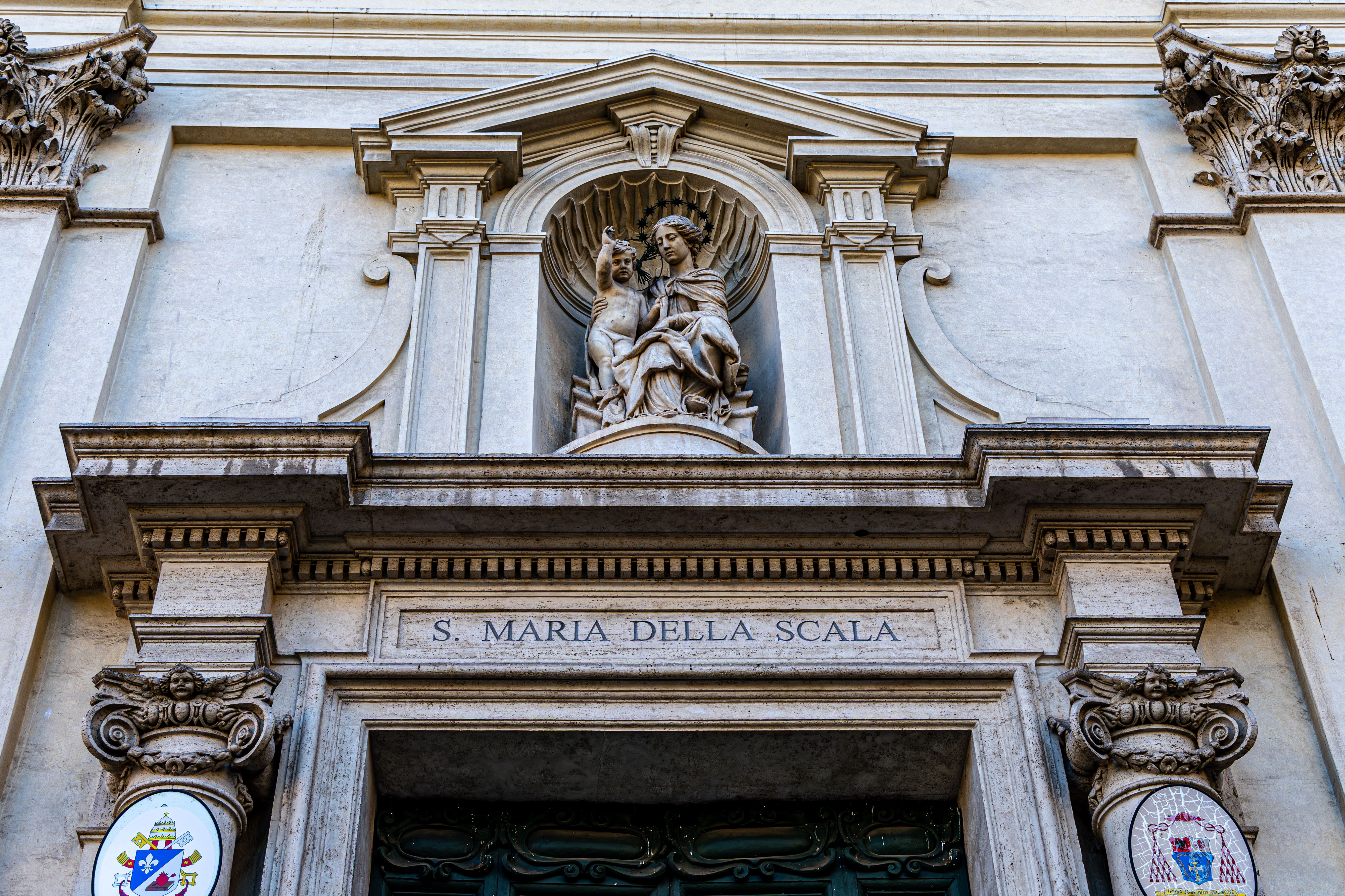イーゾラ・デッラ・スカーラ, イタリア