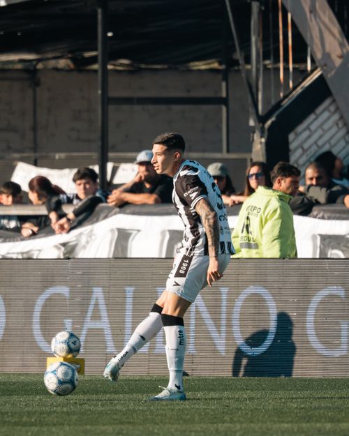 Free A soccer player prepares to kick the ball during a competitive match outdoors. Stock Photo