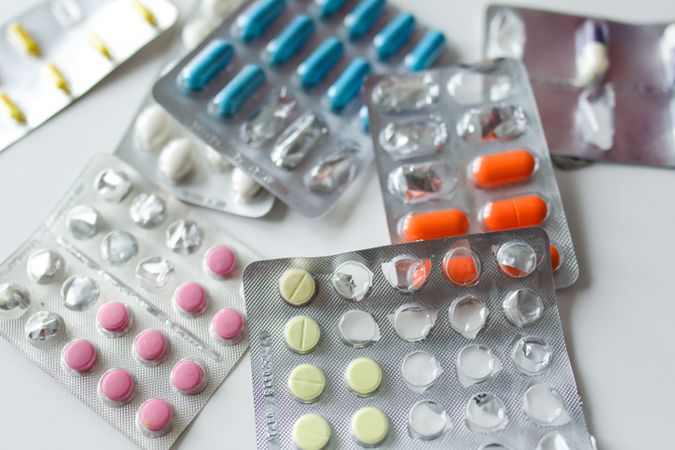 밤·휴일에 약국 찾는 법 — 휴일전담약국·심야약국·약국이 닫혔을 때 대안 4가지