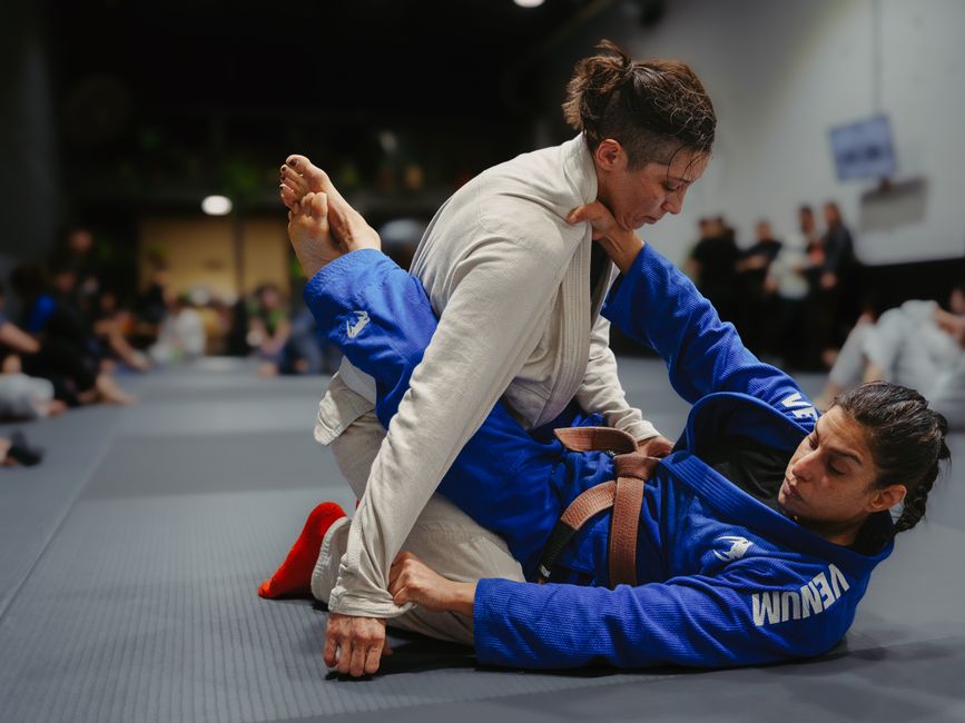 womens jiu jitsu gi