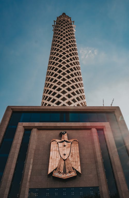 Beroemde Cairo Tower Tegen Blauwe Hemel