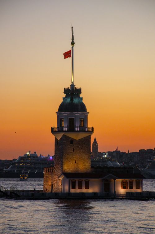Free Captivating view of Maiden's Tower silhouetted against a stunning Istanbul sunset sky. Stock Photo