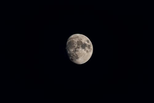 Free A clear and detailed photo of the waning gibbous moon against a dark night sky. Stock Photo