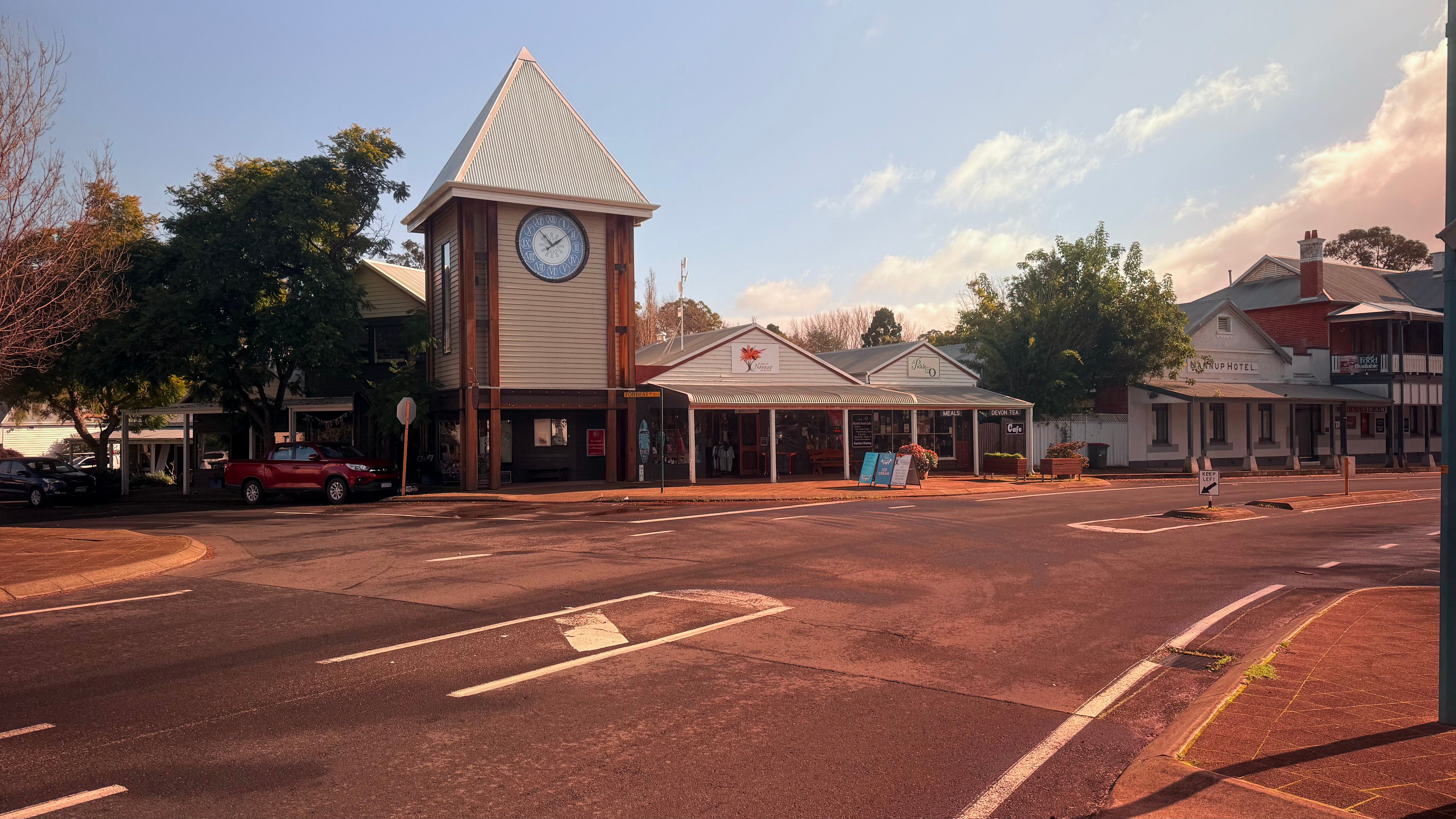 A quiet street in Wedderburn, Central Victoria