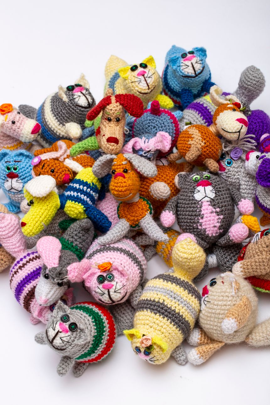 Pile of crocheted cats and small animals in bright yarn. Photo by Valentin Ivantsov on Pexels
