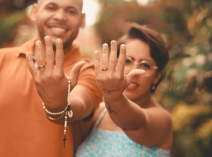 Latin women connecting through online speed dating events