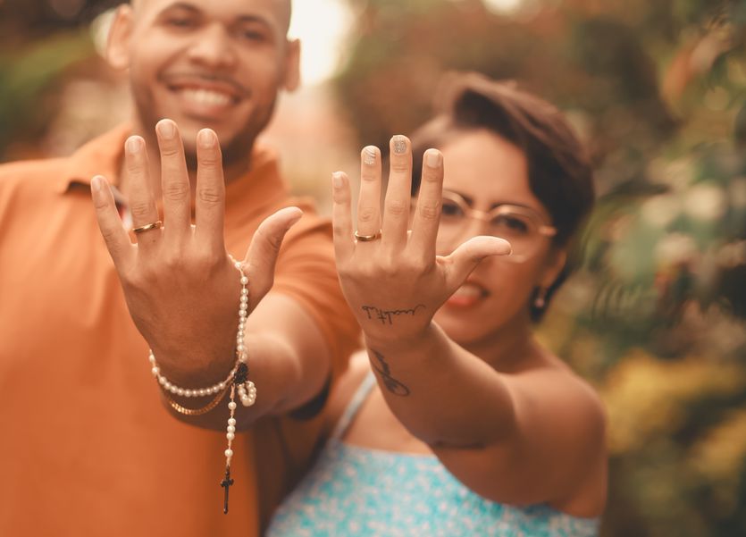 Online dating: starting a conversation on a niche platform