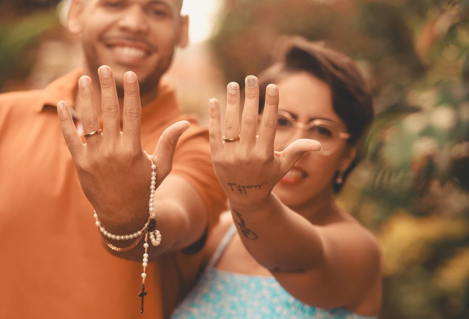 Online dating: starting a conversation on a niche platform