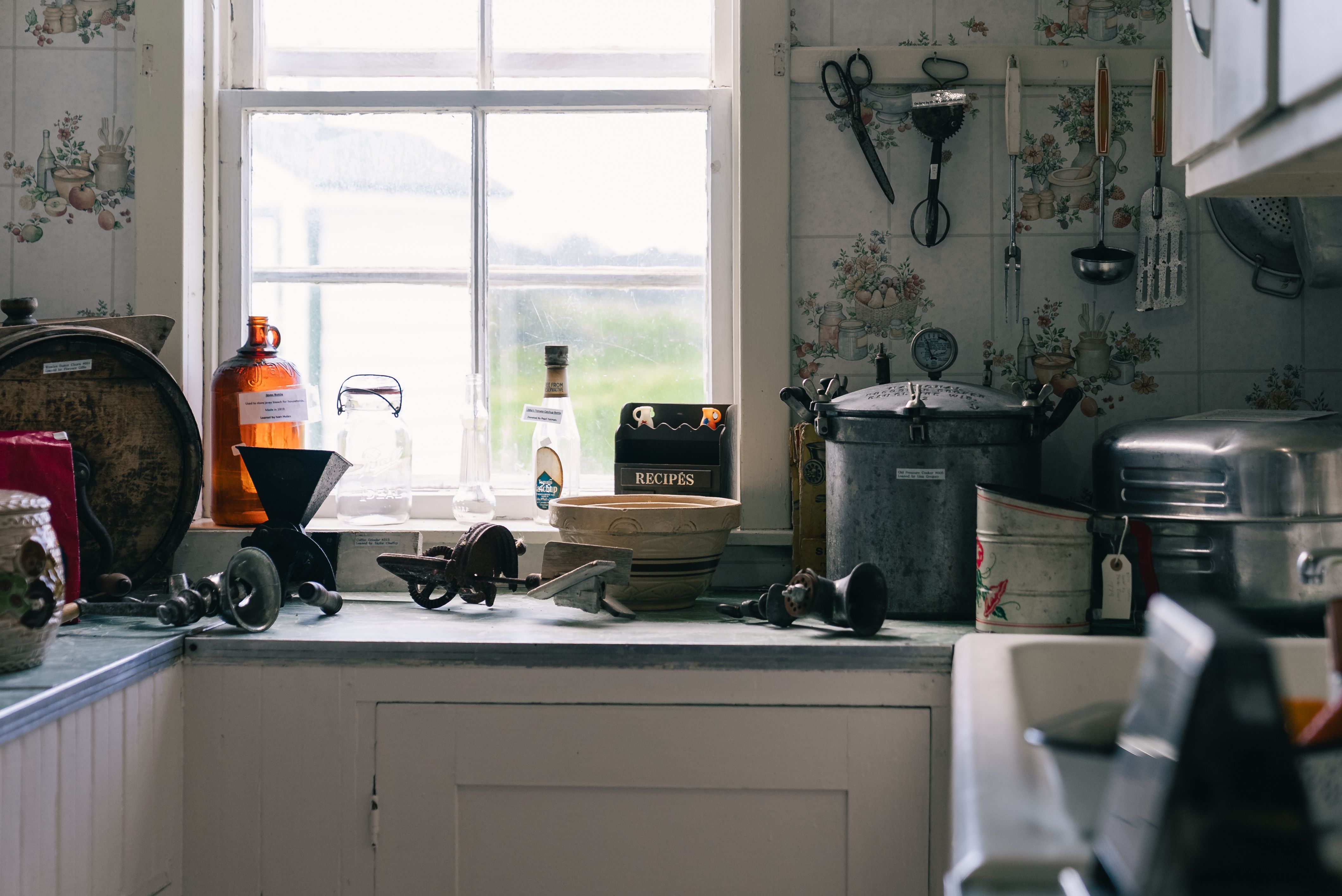 A quaint and nostalgic vintage kitchen showcasing rustic cookware and decor.