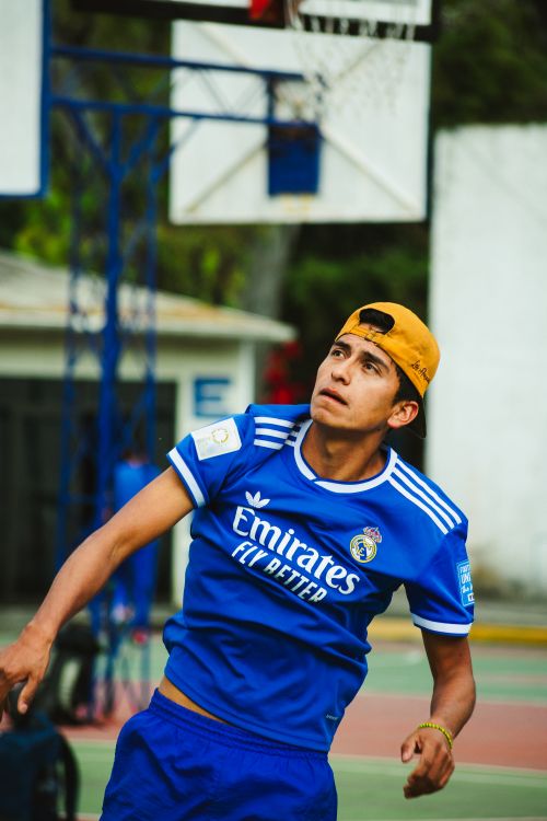 Free A young adult plays basketball outdoors on a sunny day in Ciudad de México, México. Stock Photo