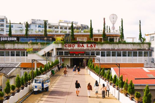 Discover Chợ Đà Lạt, a vibrant market in Đà Lạt, Lâm Đồng, offering a unique cultural experience.