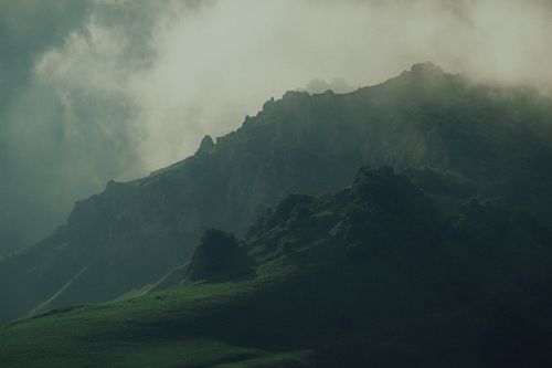 Free A dramatic view of misty mountains in Chechnya, Russia, captured at day with lush greenery. Stock Photo
