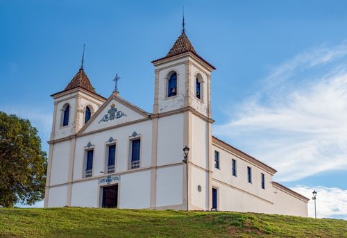 Free Captivating view of the historic basilica in Santa Luzia, Minas Gerais, Brazil under a clear blue sky. Stock Photo