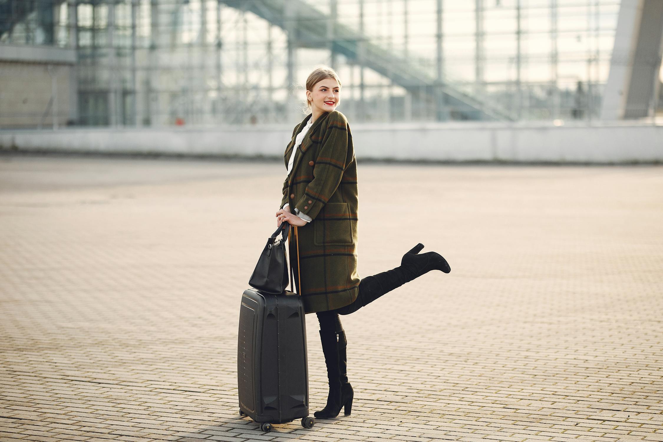 Elegant lady with baggage and bag next to airport · Free Stock Photo