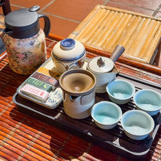 Celadon tea set with pot and six cups on a tray — photo by Khải Nguyễn Thanh on Pexels