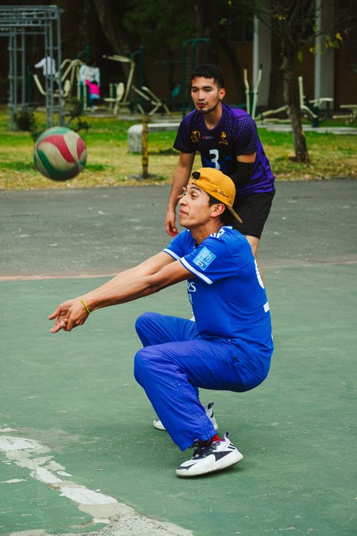 Free Vibrant outdoor scene of young male volleyball players in Ciudad de México. Stock Photo