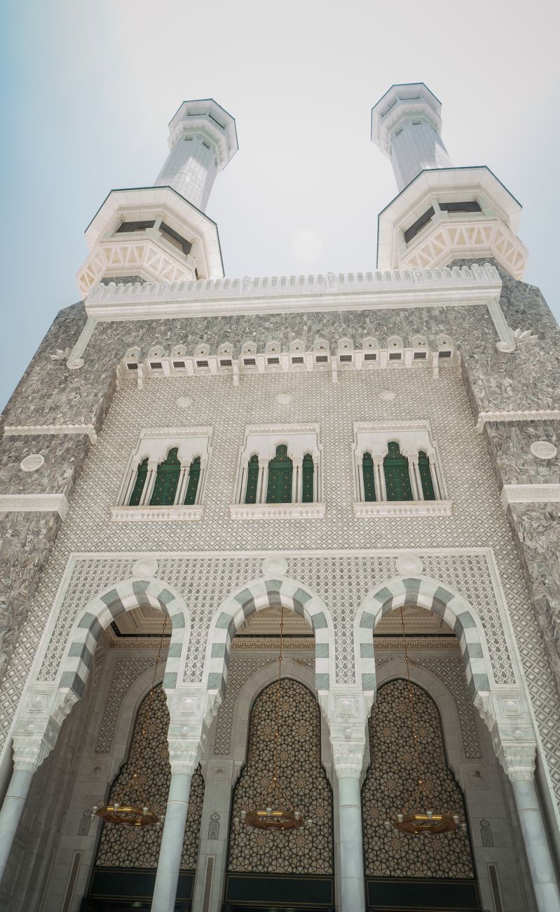 الدفاع المدني السعودي يصدر إنذاراً طارئاً في مكة والطائف وجدة قبل زوال الخطر