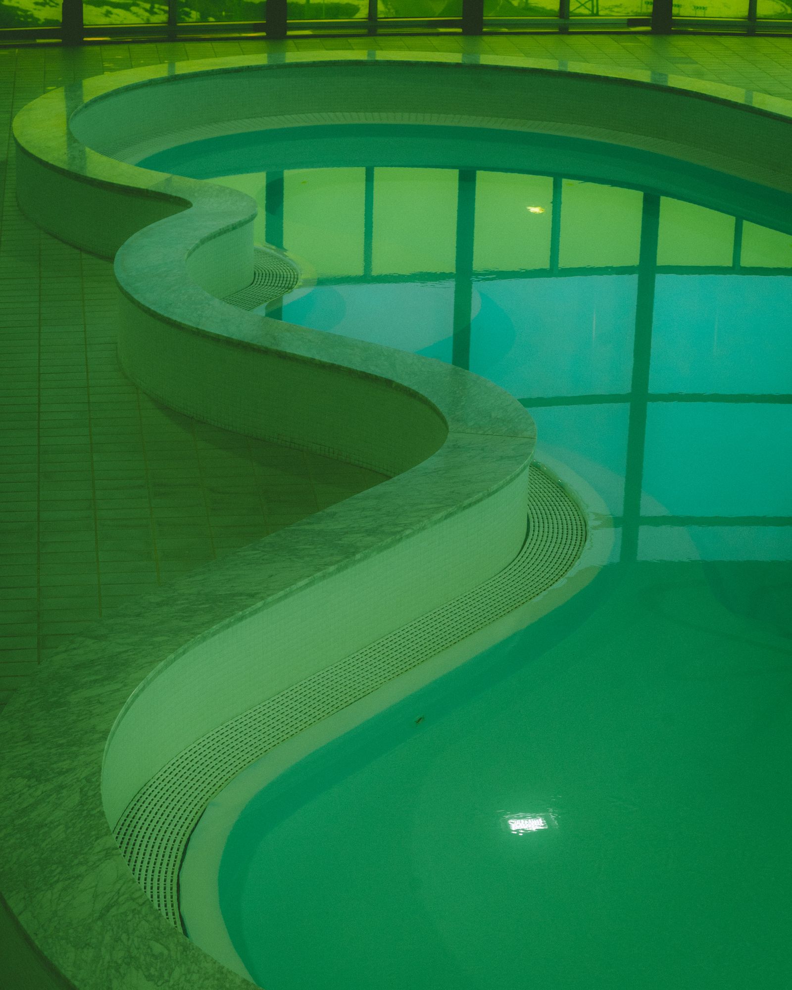 Curved pool edges and green reflections