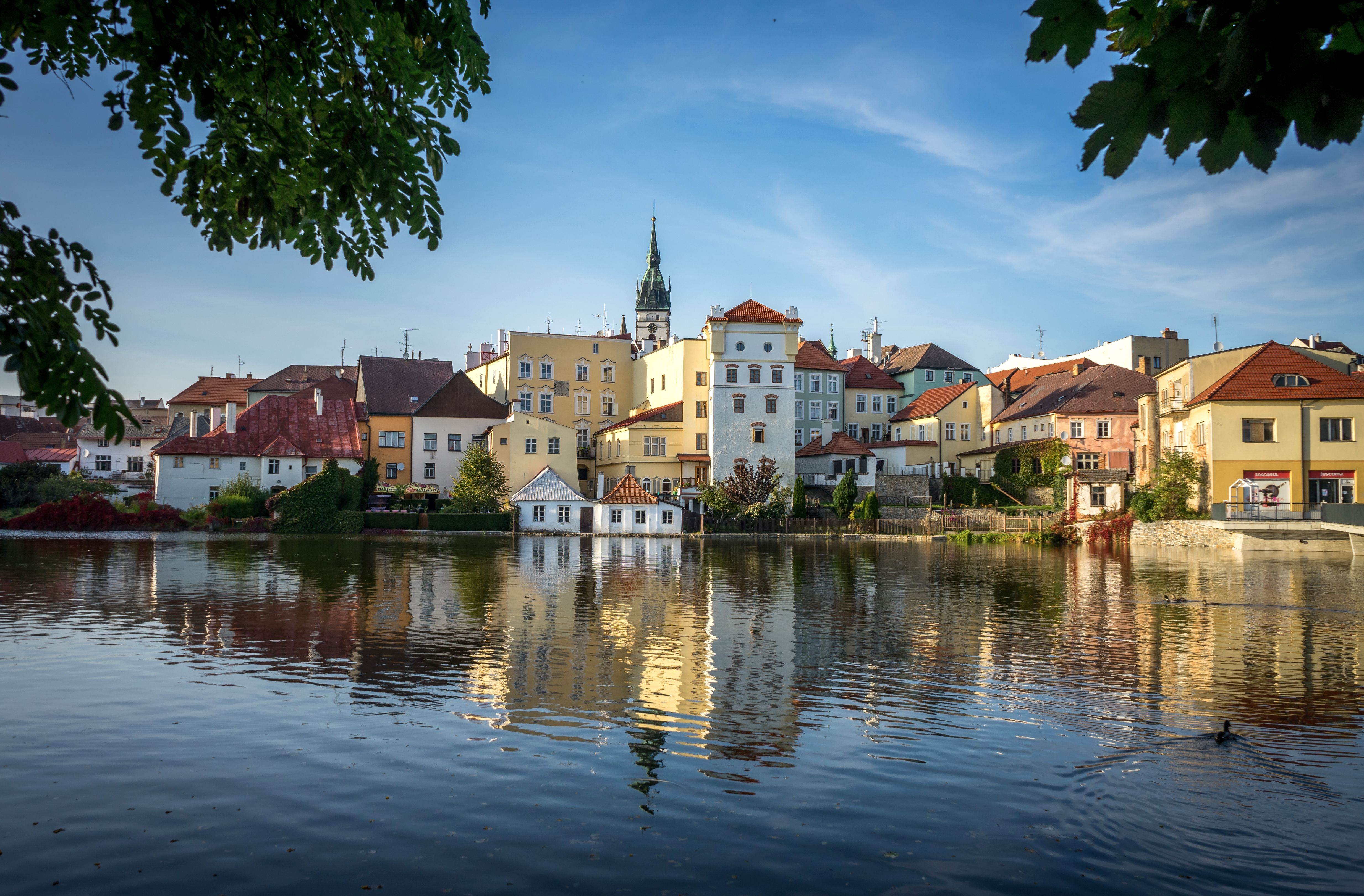Biały ratusz i rynek