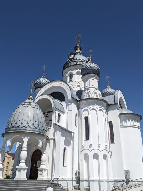 Free A beautiful Orthodox church with intricate blue onion domes set against a clear blue sky. Stock Photo