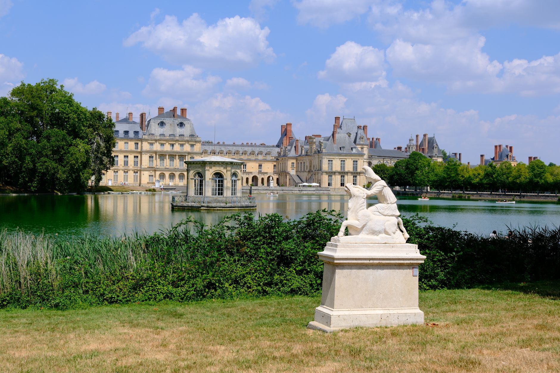 Airport transfers in Fontainebleau Airport transfers in Fontainebleau