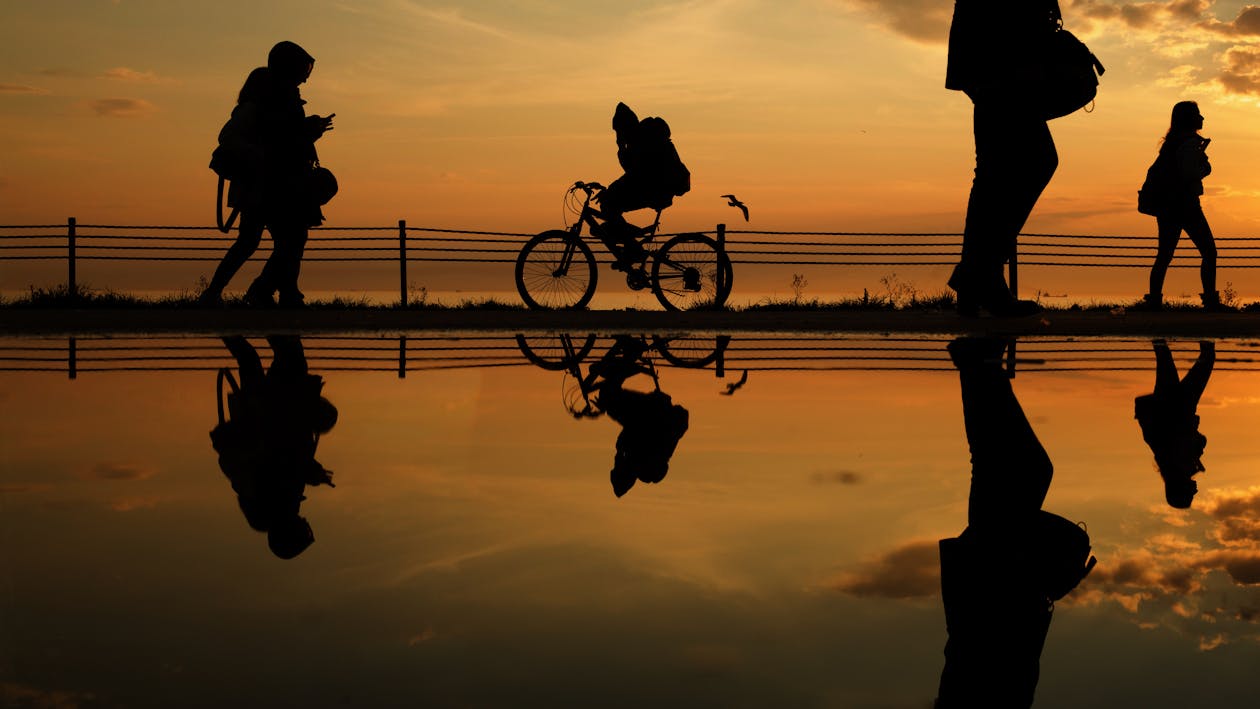 Free Silhouette of Man Riding a Bicycle Stock Photo