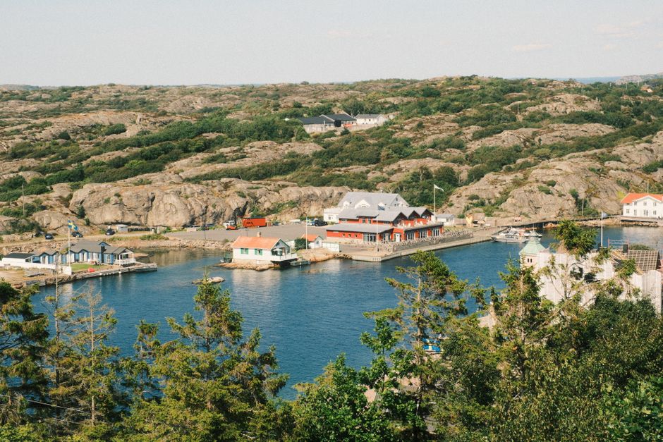 Göteborg szigetvilága hajóval: Déli szórakozóhajó élmények – Swedish archipelago wooden houses coastline