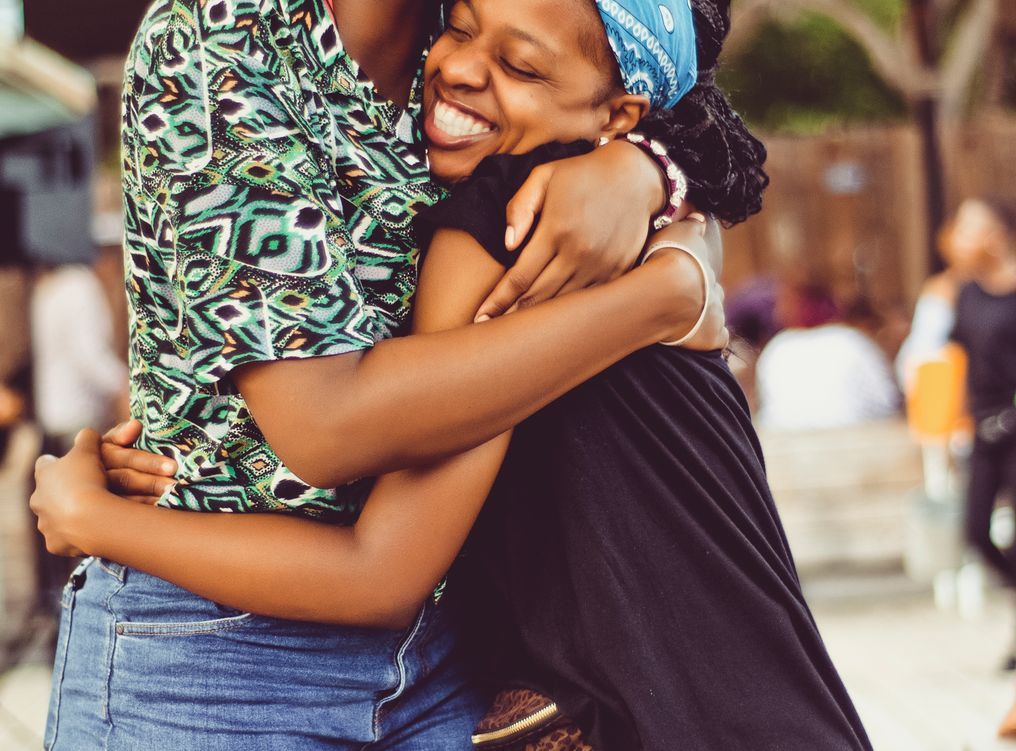 Online dating: starting a conversation on a niche platform
