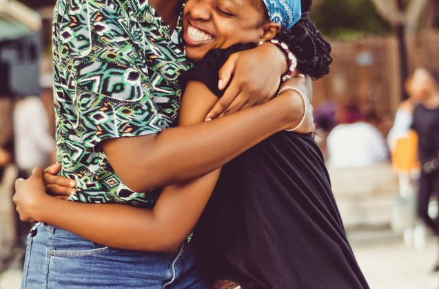 Online dating: starting a conversation on a niche platform