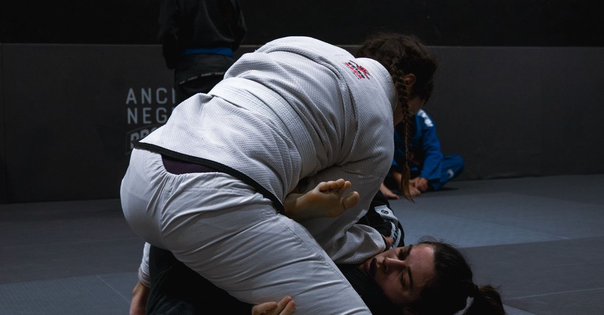 Session Cs Mixed Martial Arts Training Session in Gym · Free Stock Photo