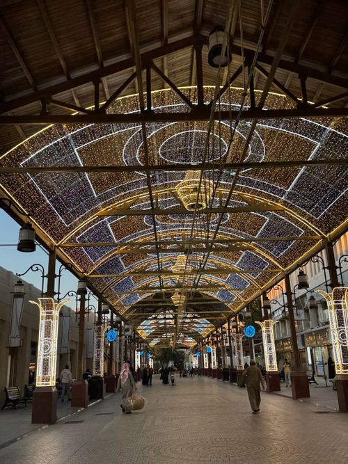 Free Captivating twilight view of Souk Mubarakiya in Kuwait City, adorned with intricate light decorations. Stock Photo