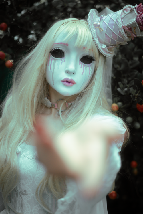 Free Mystical portrait of a masked figure in gothic costume, set in an ethereal forest with fantasy elements. Stock Photo