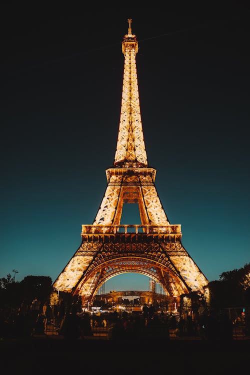 Gratis Torre Eiffel Durante La Noche Foto de stock