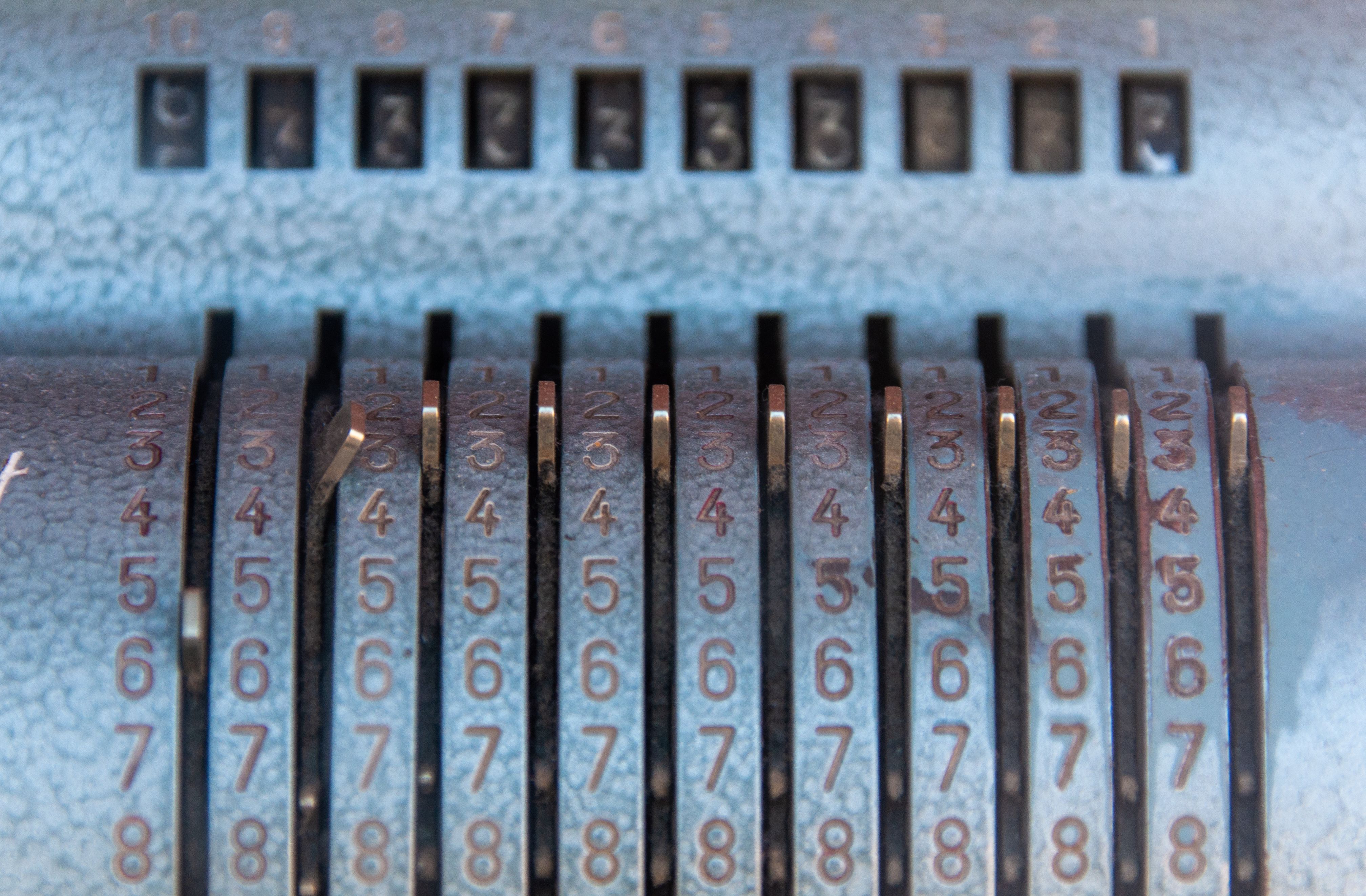 Calculating machines and pocket-size data recording, reproducing and displaying machines with calculating functions; accounting machines, postage-franking machines, ticket-issuing machines and similar, incorporating a calculating device; cash registers
