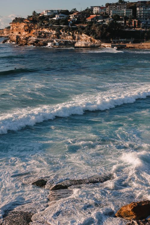 Free Captivating coastal scene with crashing waves at Bronte Beach, NSW. Perfect for nature and travel themes. Stock Photo