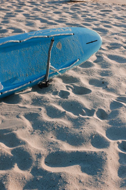 Free Blue Surfboard on the Sand Stock Photo
