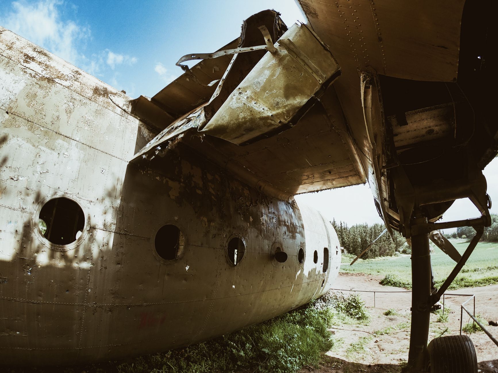 Lockerbie bombalı saldırısı anıtı ve uçak enkazı