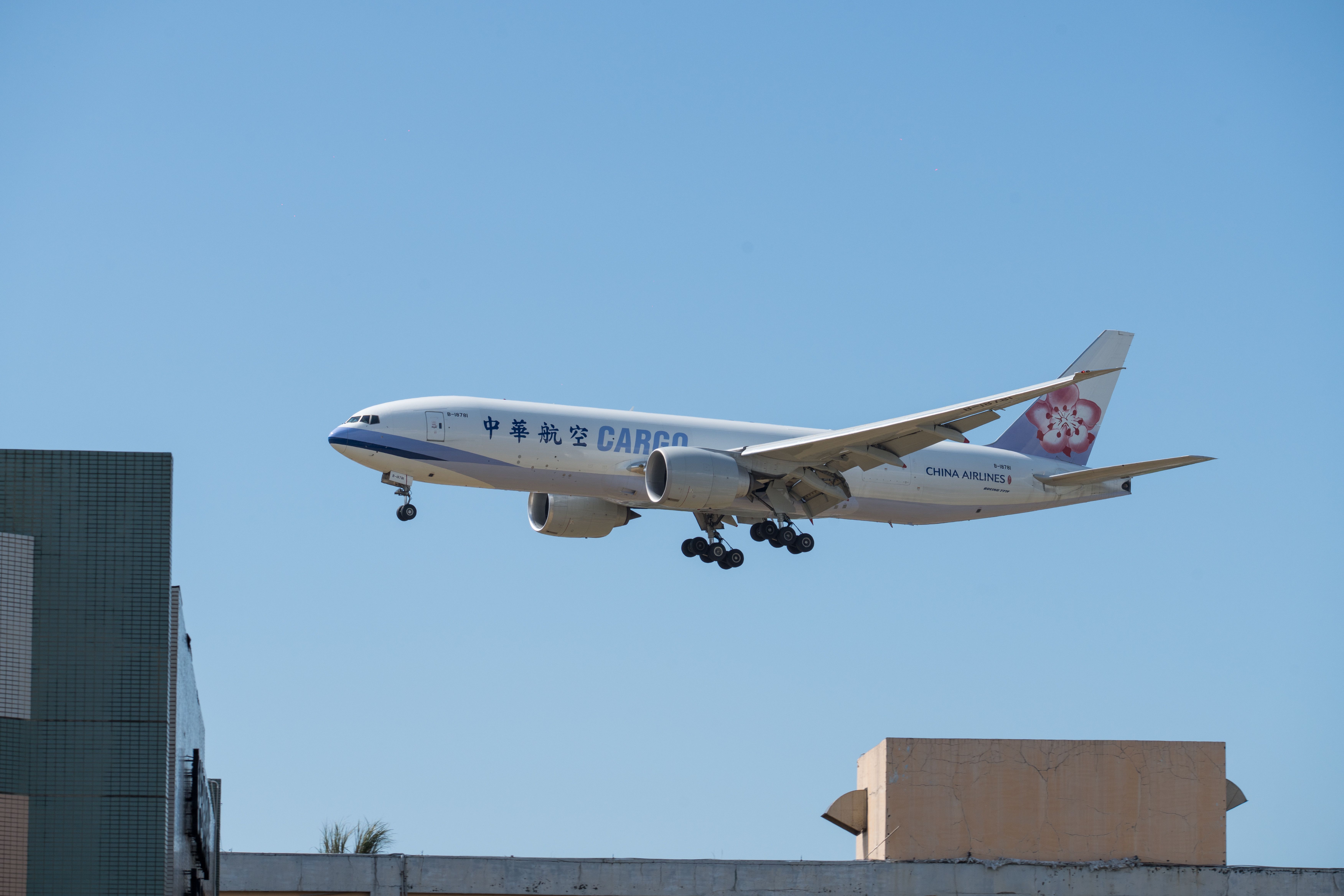 Why airlines are warning over lithium-ion batteries