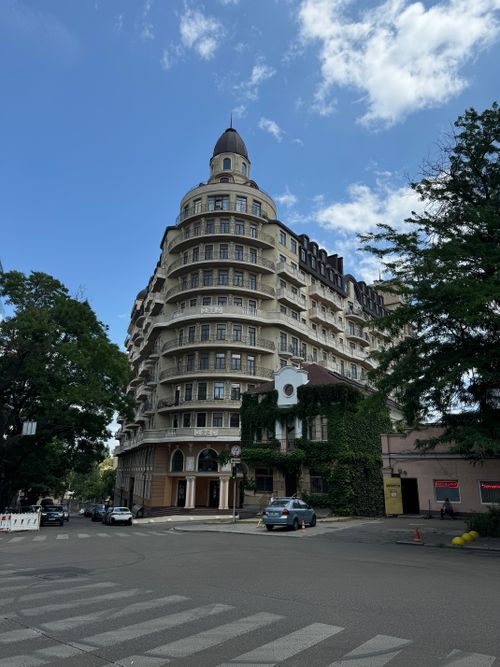Free Elegant historic building on a quiet intersection, showcasing classic architecture and urban charm. Stock Photo