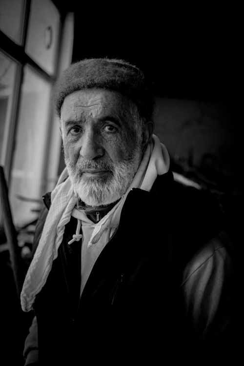 Free Expressive portrait of an elderly man in Bursa, emphasizing character and detail. Stock Photo