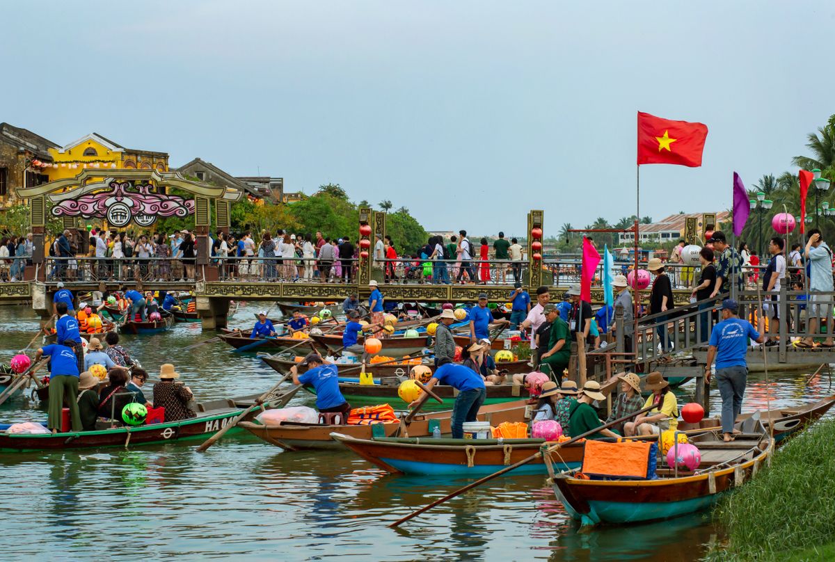 Hoi An — A town of lanterns, yellow facades and slow evenings by the river (6)