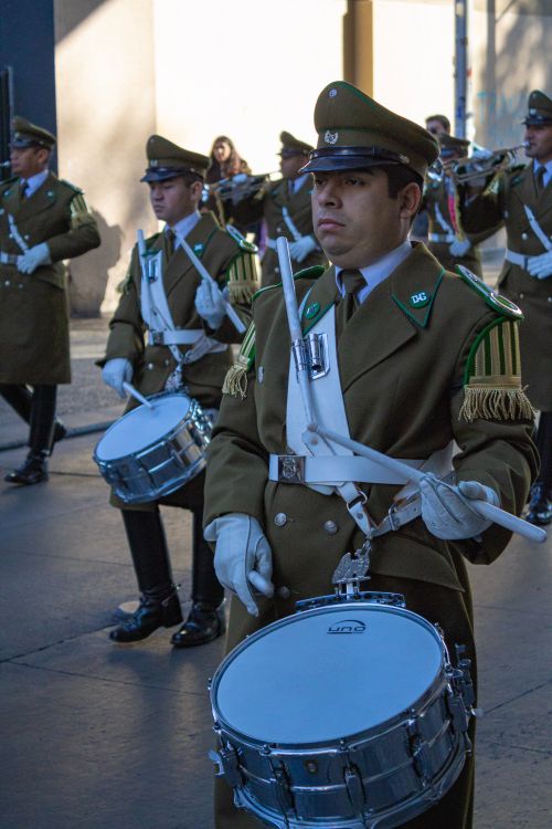 Free Chilean military band marching in a parade in Santiago, showcasing discipline and coordination. Stock Photo