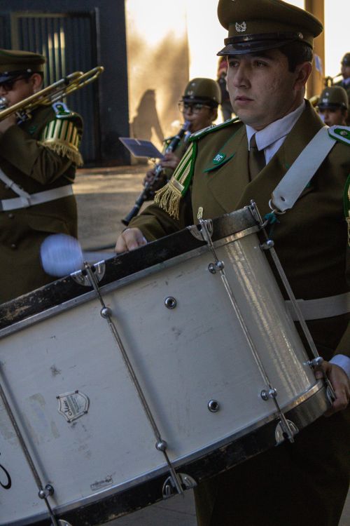Free Chilean military band drumming during a parade in Santiago, showcasing national pride and cultural heritage. Stock Photo