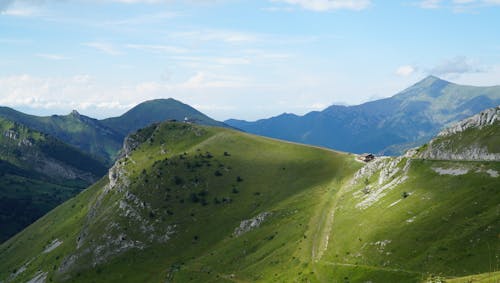 Бесплатное стоковое фото с горные вершины, склон