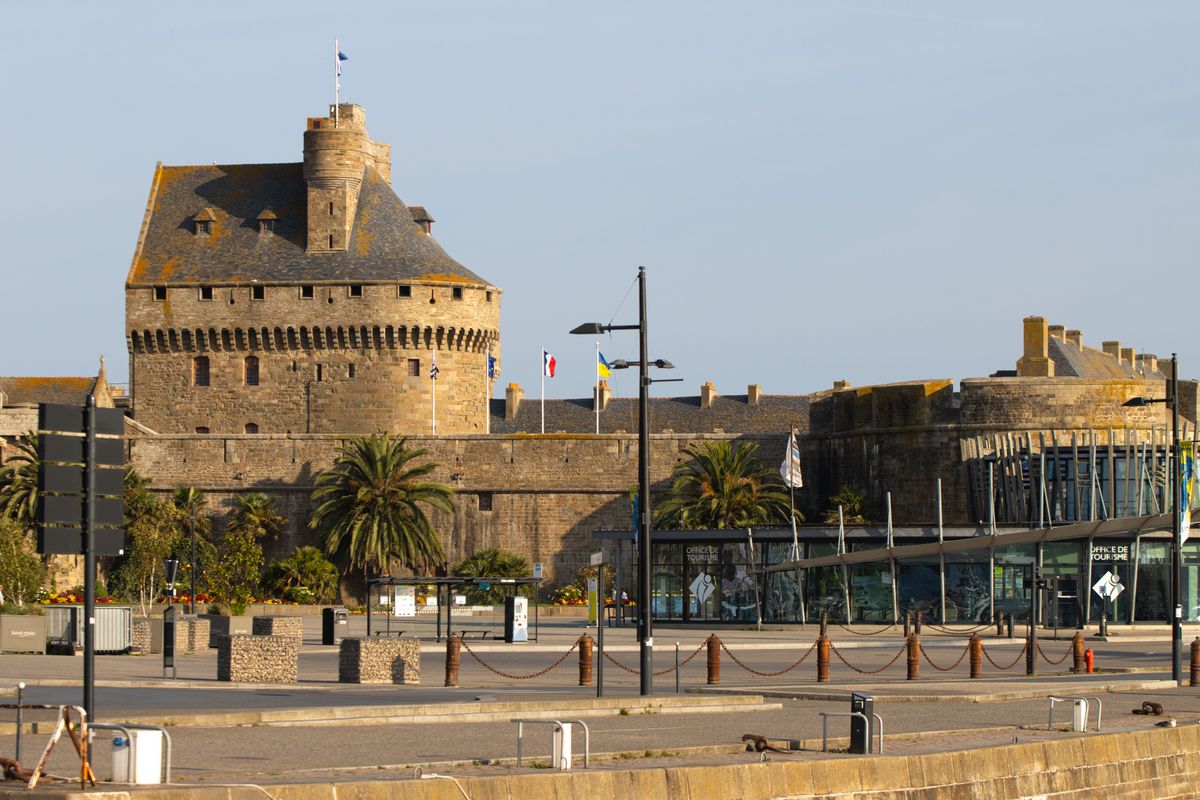 Zidurile si donjonul castelului din Saint-Malo