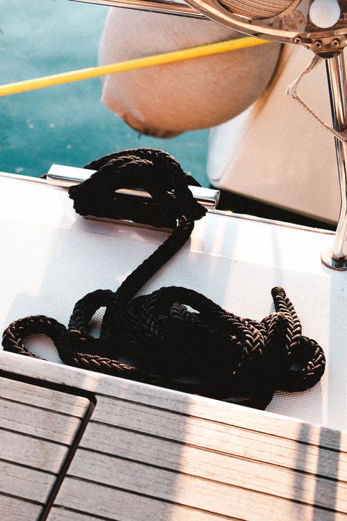 Free Coiled rope on a yacht deck during a sunny day in Sığacık, İzmir, ideal for nautical themes. Stock Photo