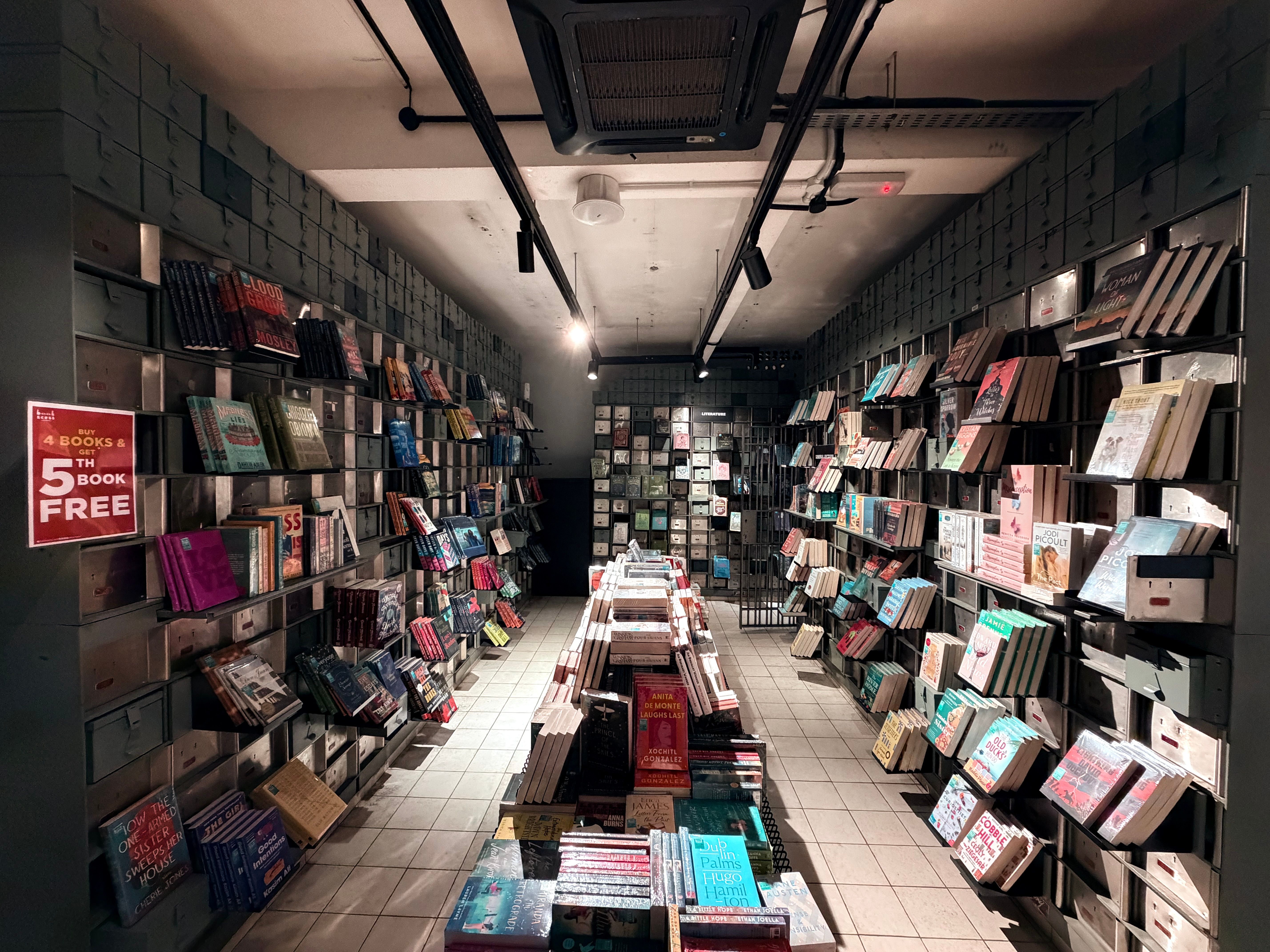 Why Airport Bookstores Shape Business Titles